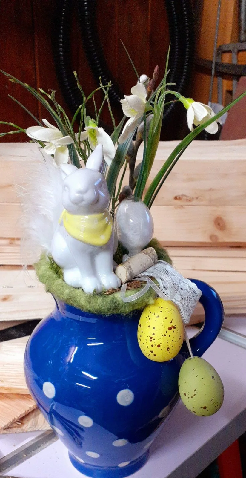 Ein kleiner stolzer Hase