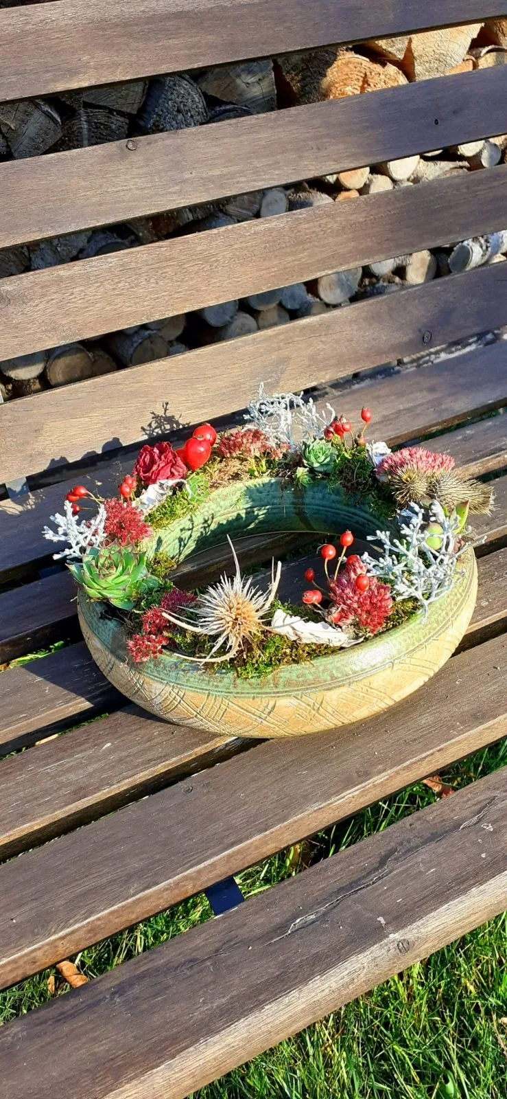 Herbstliche Früchte in Keramik