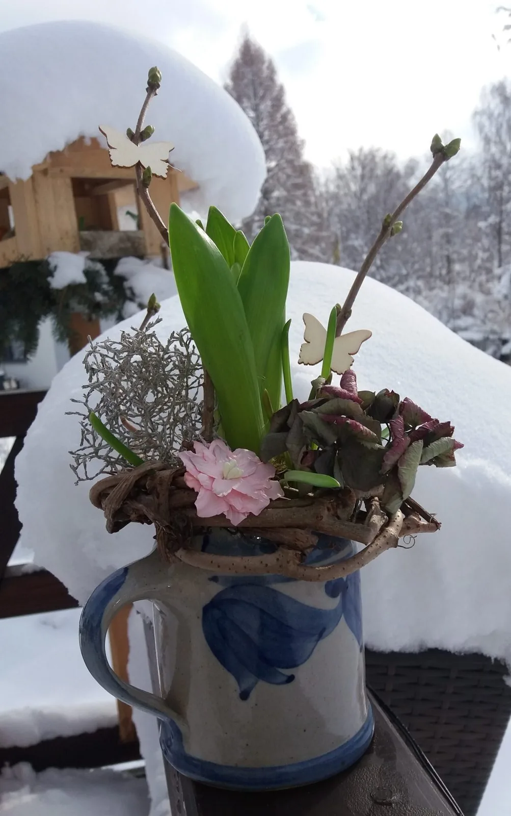 Vom Schnee bedeckt